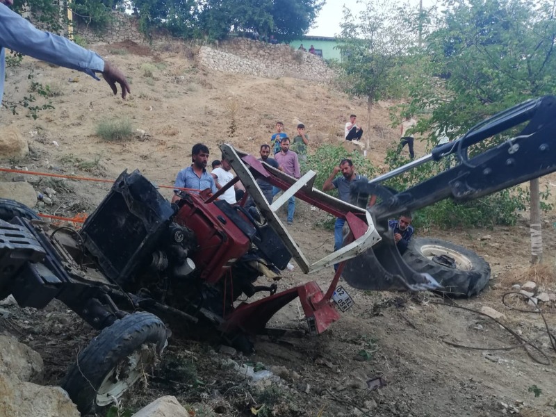 Sincik'te Feci Kaza; Traktör Uçurumdan Yuvarlandı 